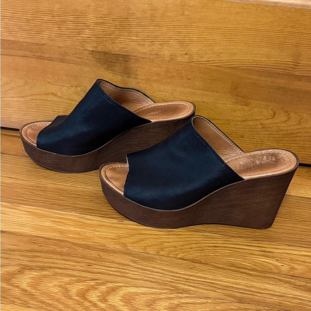 Seychelles black leather wedges